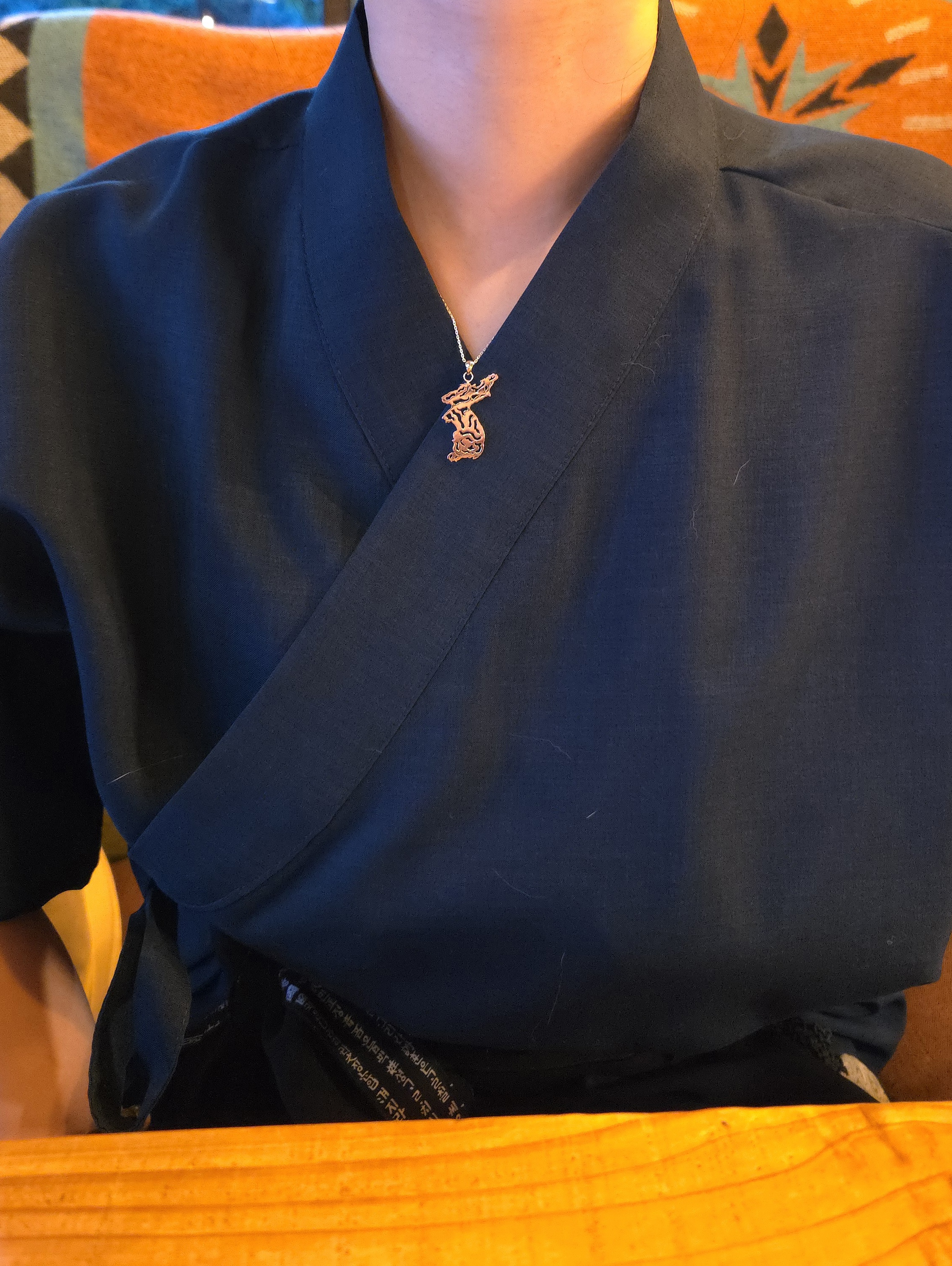 실제 한반도 목걸이 착용 사진